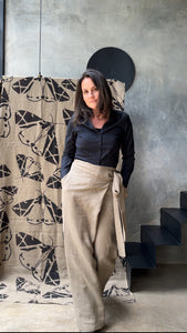 Tierra Neutral Linen trousers with black cotton shirt