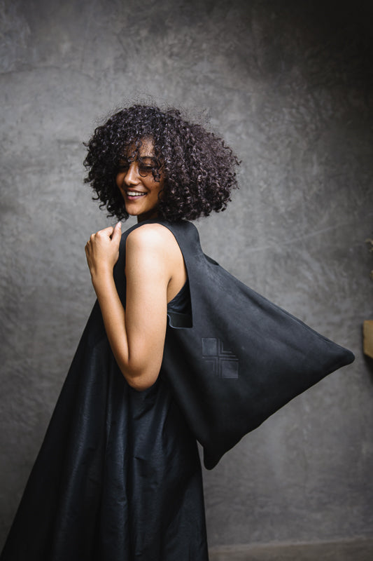 The Pyramid Bag Black